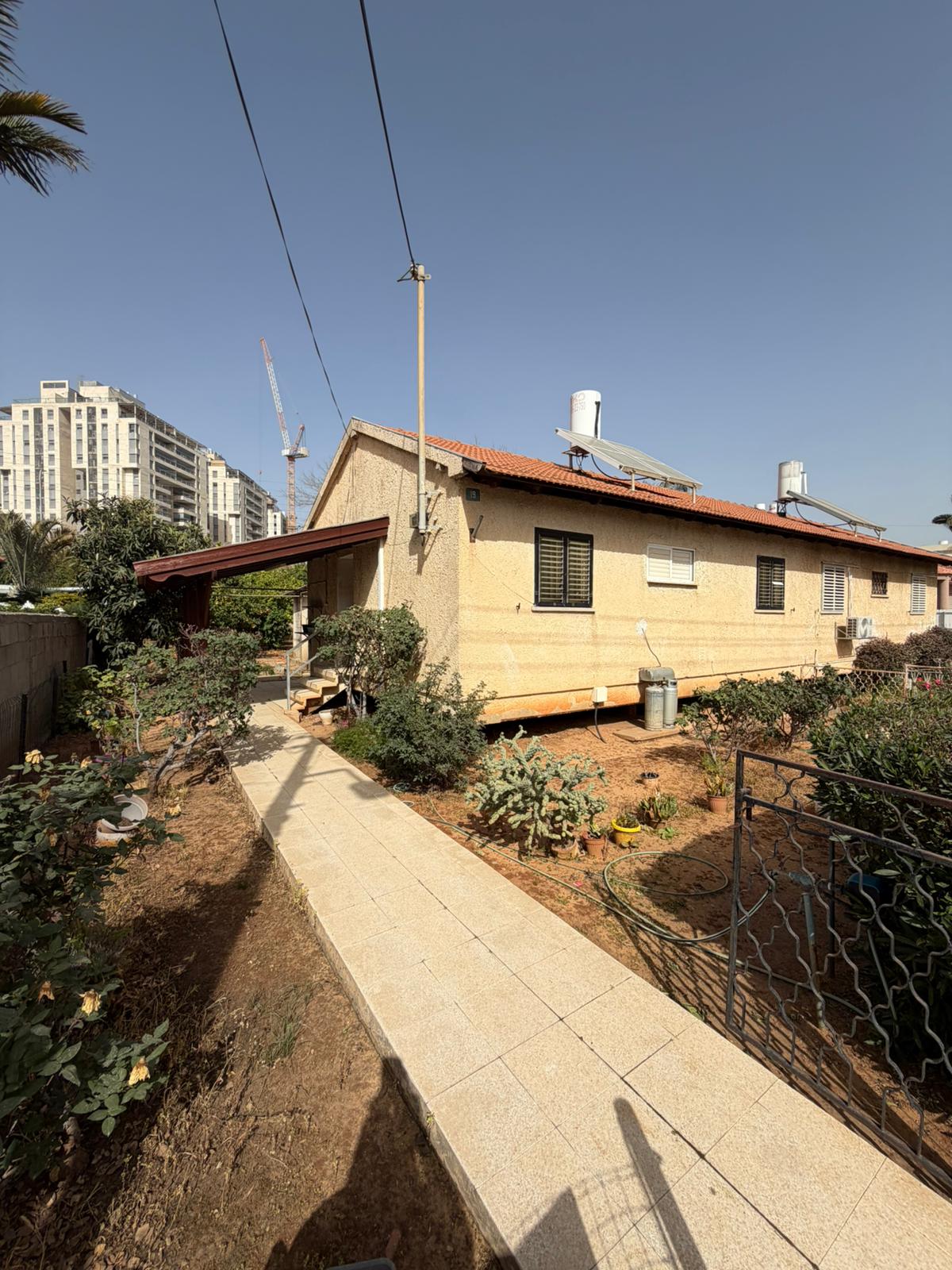 בית סבתא על מגרש חצי דונם למכירה
